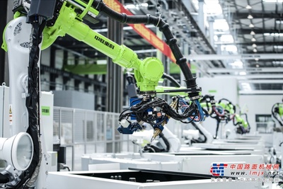 全國首批！中聯重科挖掘機智能工廠成功入選卓越級智能工廠，引領人工智能行業應用系統集成服務新浪潮